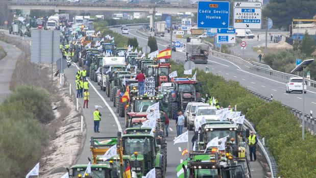 El sector agrario pide reducir el 35% de la factura del gasóleo y bonificaciones en Seguridad Social