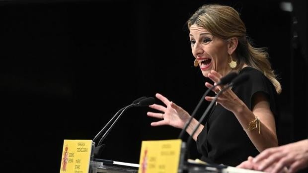 Yolanda Díaz apuesta por «poner la mirada en esos salarios» de los  directivos del sector bancario