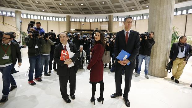 Miquel Iceta (PSC), Inés Arrimadas (C,s) y Xavier García Albiol (PP), en el Tribunal Constitucional