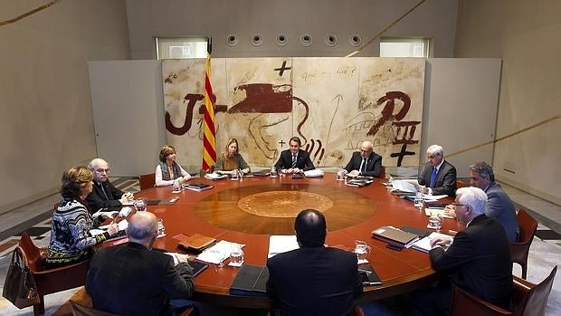 El presidente de la Generalitat en funciones, Artur Mas, preside la reunión habitual del Govern de cada martes