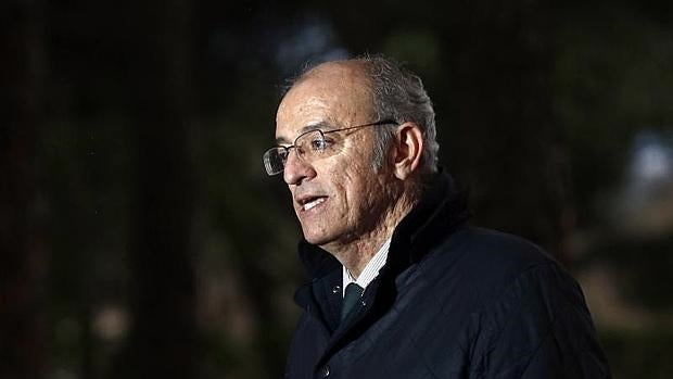 Pedro Corral, concejal del PP, en el Parque del Oeste, en un momento de la entrevista con ABC