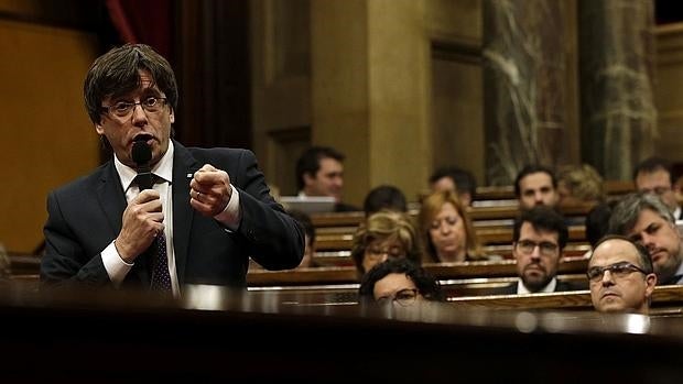 Puigdemont, durante la sesión de control