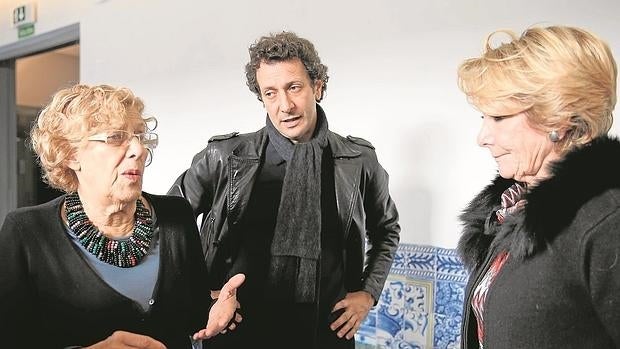 La alcaldesa de Madrid, Manuela Carmena, y la líder del PP de Madrid, Esperanza Aguirre
