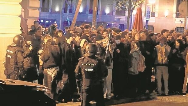 Un momento del desalojo del Patio Maravillas el 5 de enero de 2015