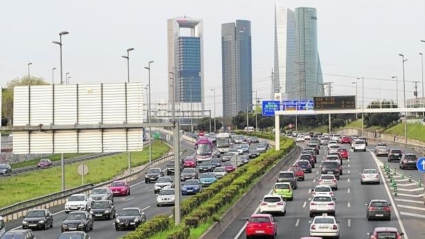 Tráfico denso y retenciones, en el acceso a Madrid por la A-1