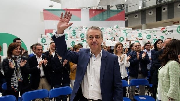 Iñigo Urkullu, tras ser proclamado por el PNV candidato a lendakari