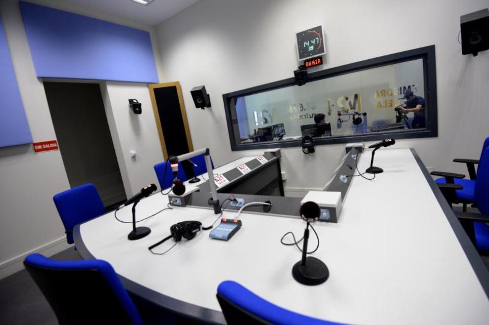 Abc Entra En El Estudio De Radio De Carmena