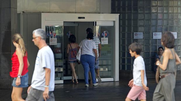Imagen de archivo de la entrada de urgencias de de un hospital de Valencia