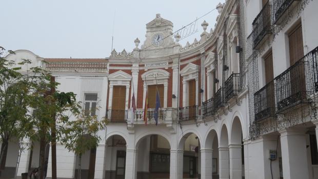 Banderas a media asta en el Ayuntamiento de Manzanares