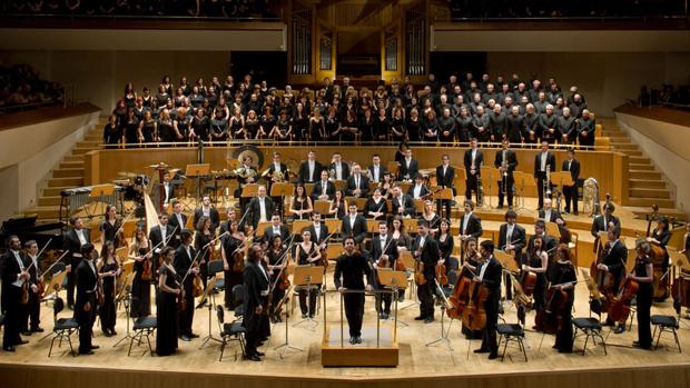 Orquesta Clásica Santa Cecilia y la Sociedad Coral Excelentia de Madrid