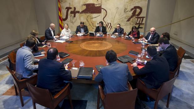 Los miembros del Govern, esta mañana durante su primera reunión del año