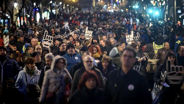 Miles de personas salen a la calle en Bilbao para pedir el traslado de los presos de ETA al País Vasco