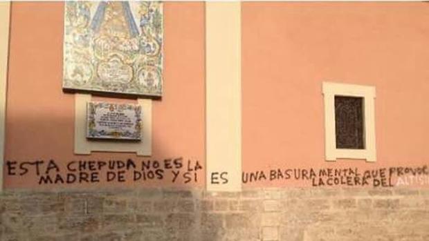 Imagen de las pintadas en la Basílica de la Virgen de los Desamparados