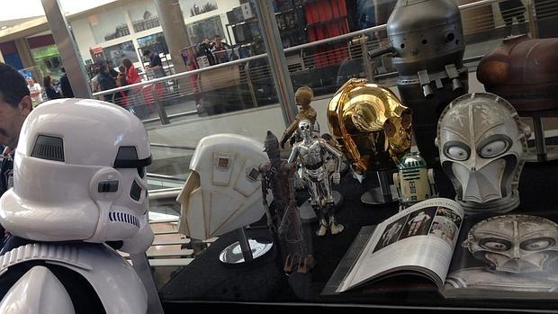 El mercado 0frece al público todo tipo de piezas antiguas: Geyperman, Madelman, Star Wars o Playmobil