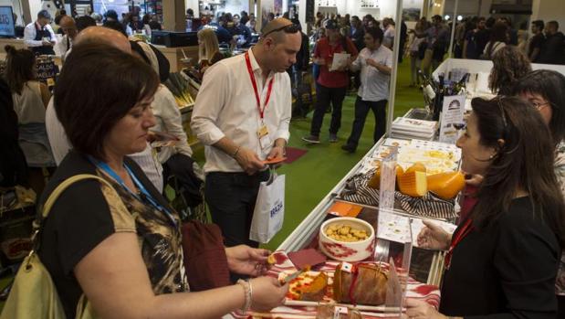 Expositor del Salón de Gourmets de Madrid, ayer, en Ifema