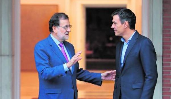 rajoy y Sánchez durante la reunión que mantuvieron en Moncloa el pasado jueves
