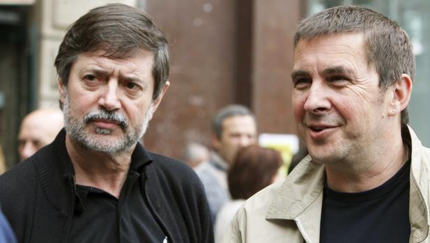 Rafa Díez (i), junto a Arnaldo Otegui