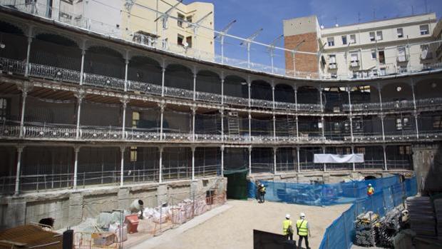 Obras en el interior del frontón Beti-Jai, en la calle del Marqués de Riscal, 7