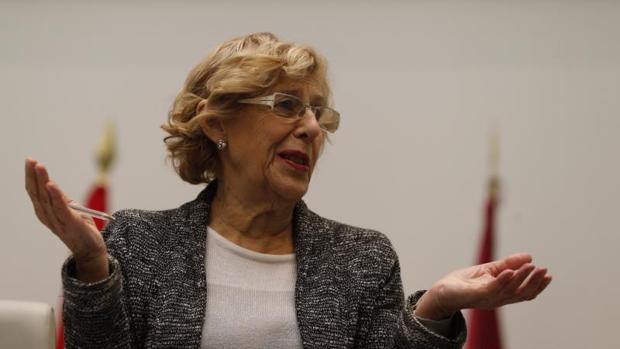 La alcaldesa de Madrid, Manuela Carmena, en el Pleno de Cibeles