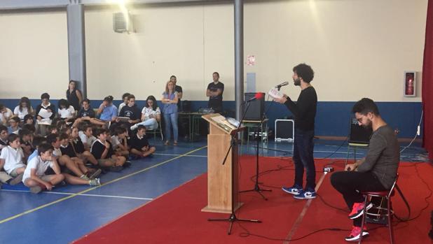 Marwan y Samir, en el salón de actos del centro