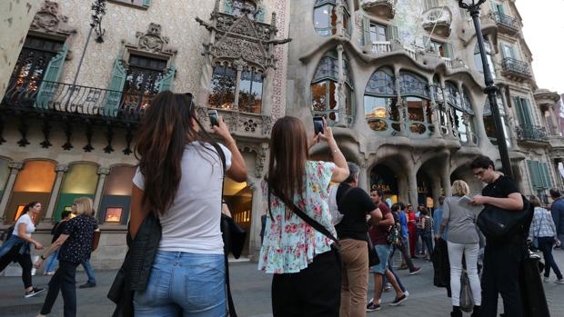 Barcelona quiere que el turista pague más en el transporte público