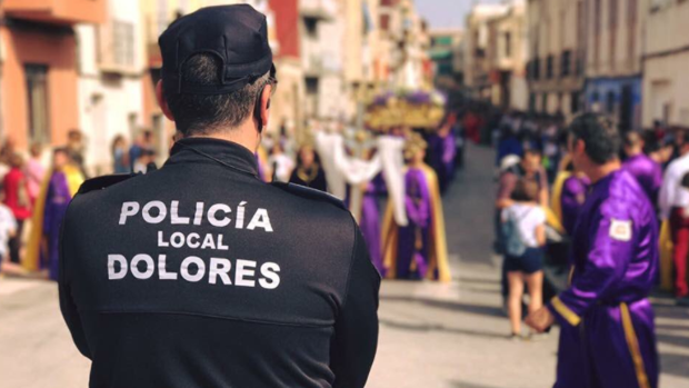 Un agente de la policía de este municipio alicantino