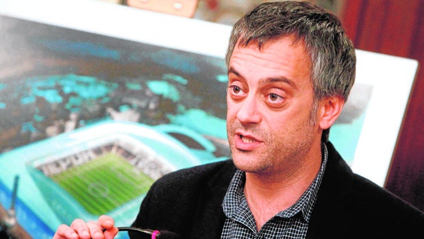 El alcalde de La Coruña, Xulio Ferreiro, durante una rueda de prensa