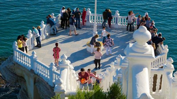 Turistas en el mirador de Benidorm