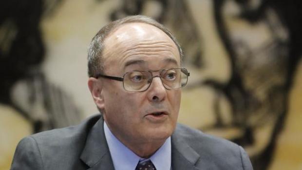 Luis Linde en una comparecencia en el Parlamento