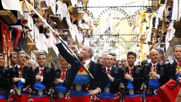 Entrada de Moros y Cristianos de Alcoy, en imagen de archivo