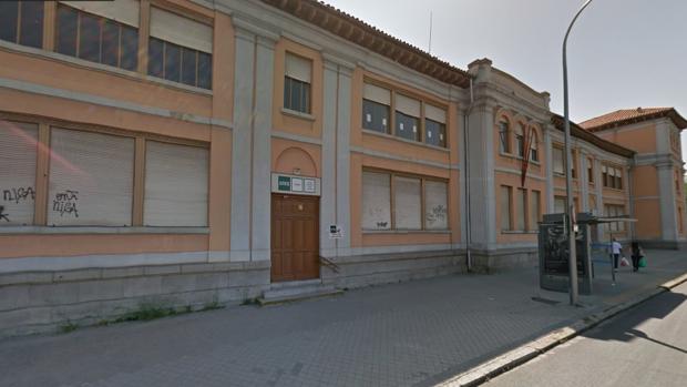 La fachada del edificio cerrado de la Uned, en la calle de Francos Rodríguez