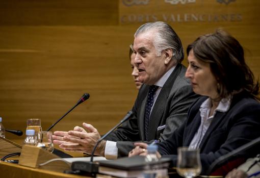 Bárcenas, durante una de sus intervenciones en la comisión de investigación