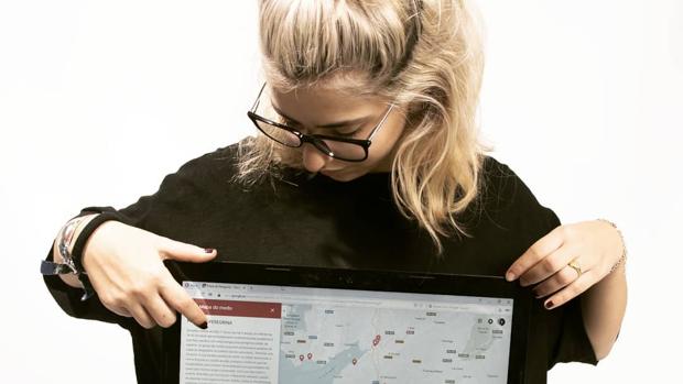 Jessyca Ocampo muestra algunas de las historias recogidas en el «Mapa del miedo»
