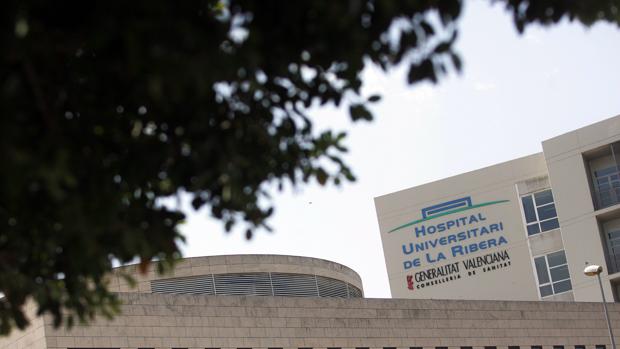 Imagen del exterior del Hospital de la Ribera