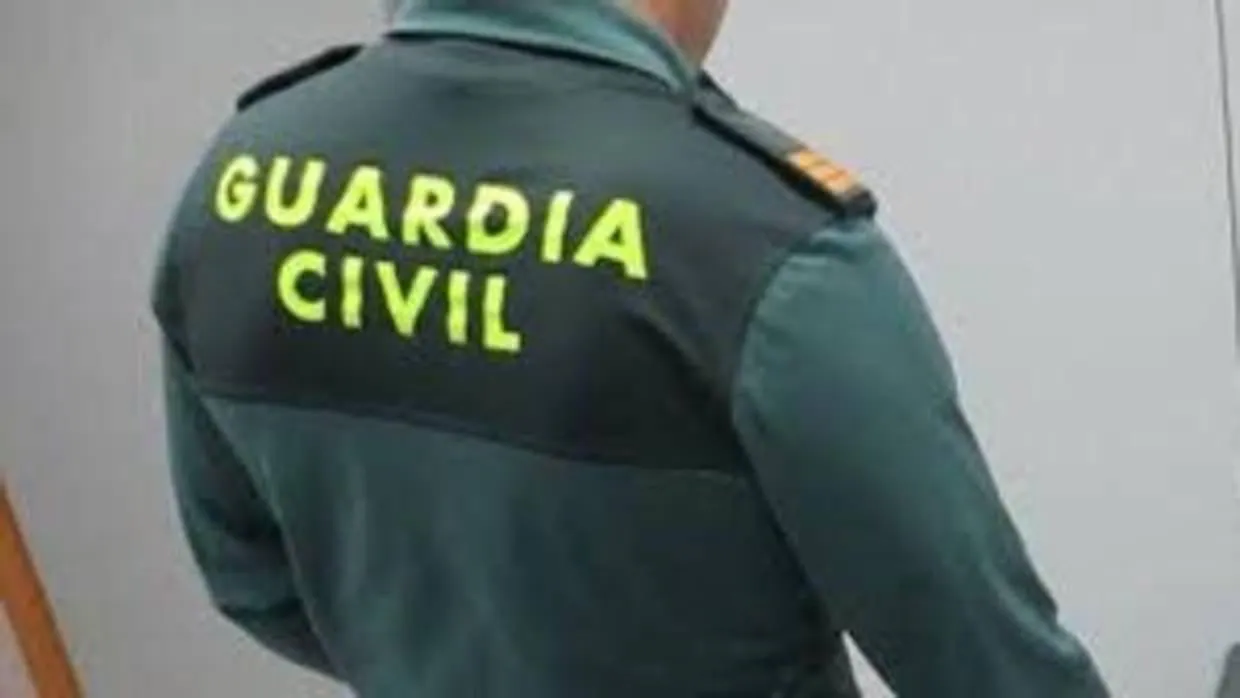 Twitter: El Agente De La Guardia Civil Que Arrasa En Twitter