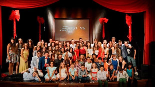 Foto de familia de la asociación juvenil