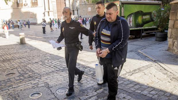 El procesado, a su llegada a la Audiencia Provincial de Toledo