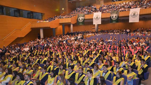 Vista general de los graduados de la UCV