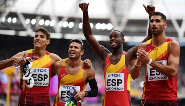 Lucas Búa (a la izquierda) correrá los 400 metros y el relevo 4x400 con el que España aspira a todo en el Europeo de Berlín después de ser quinto en el Mundial del año pasado