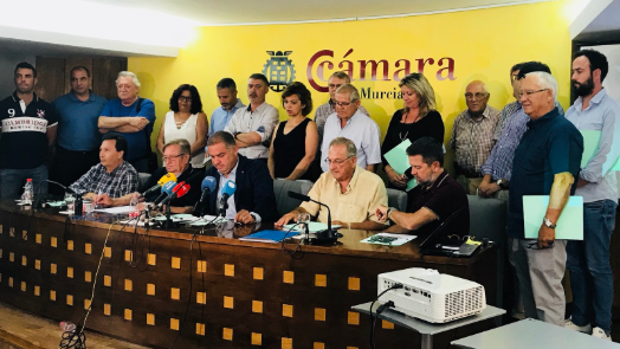 Representantes del Círculo del Agua, este lunes en la rueda de prensa ofrecida en Murcia