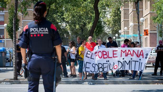 Radicales protestan por la detención de una persona vinculada, presuntamente, al escrache al juez Llarena