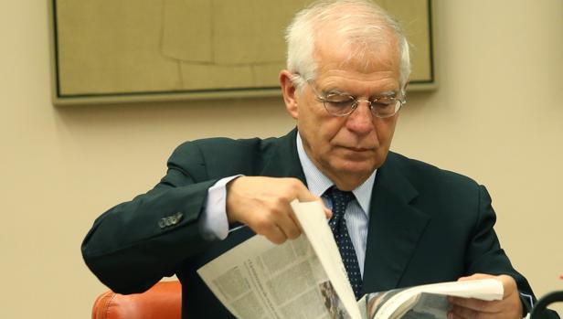 El ministro de extreriores Josep Borrell en la Comisión de Exteriores en el Congreso