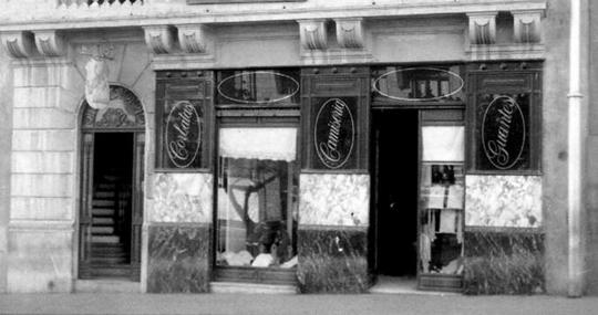 Tienda de Kishu Daswani en la plaza Candelaria.