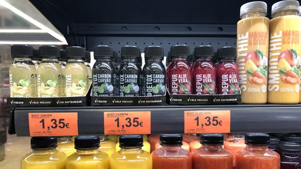 Imagen de las tres variedades de «Shots» en uno de los lineales de Mercadona