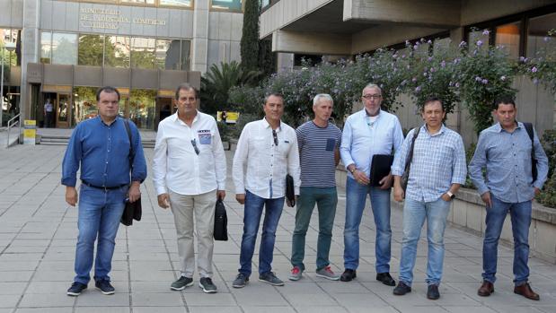 Los representantes sindicales, a su llegada al Ministerio de Transición Ecológica