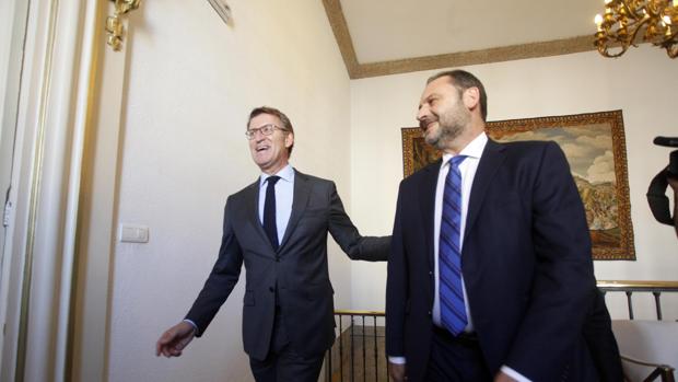 Feijóo y Ábalos, este miércoles en el Pazo de Raxoi