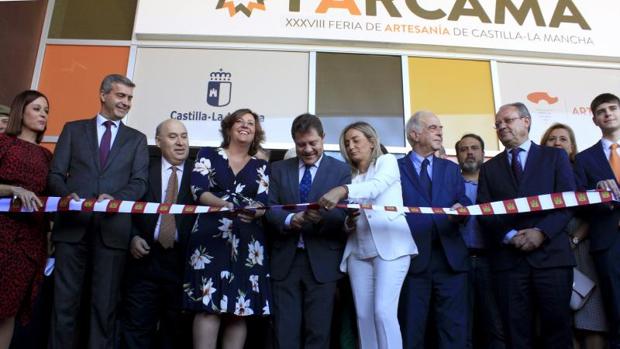 García-Page corta la cinta en la inauguración de Farcama