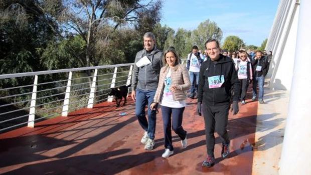 Álvaro Gutiérrez, Milagros Tolón y José Bono han participado en la carrera