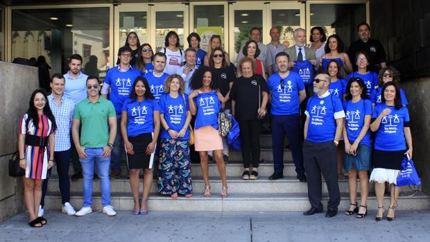 Abogados del turno de oficio protestan este verano en las puertas del palacio de Justicia de Toledo