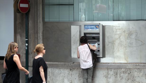 Imagen de archivo de una sucursal bancaria en Valencia